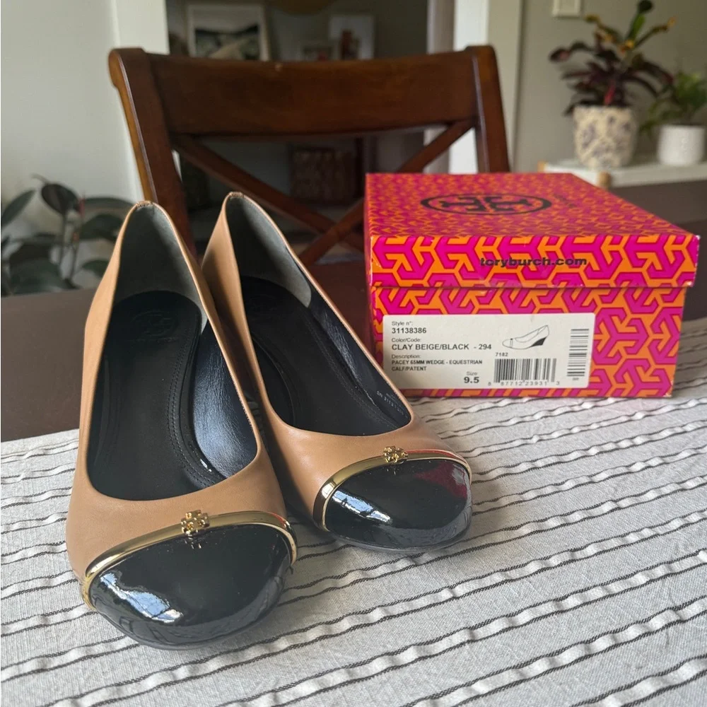 Tory Burch Beige Leather Flats with Black Patent Cap-Toe and Gold Trim